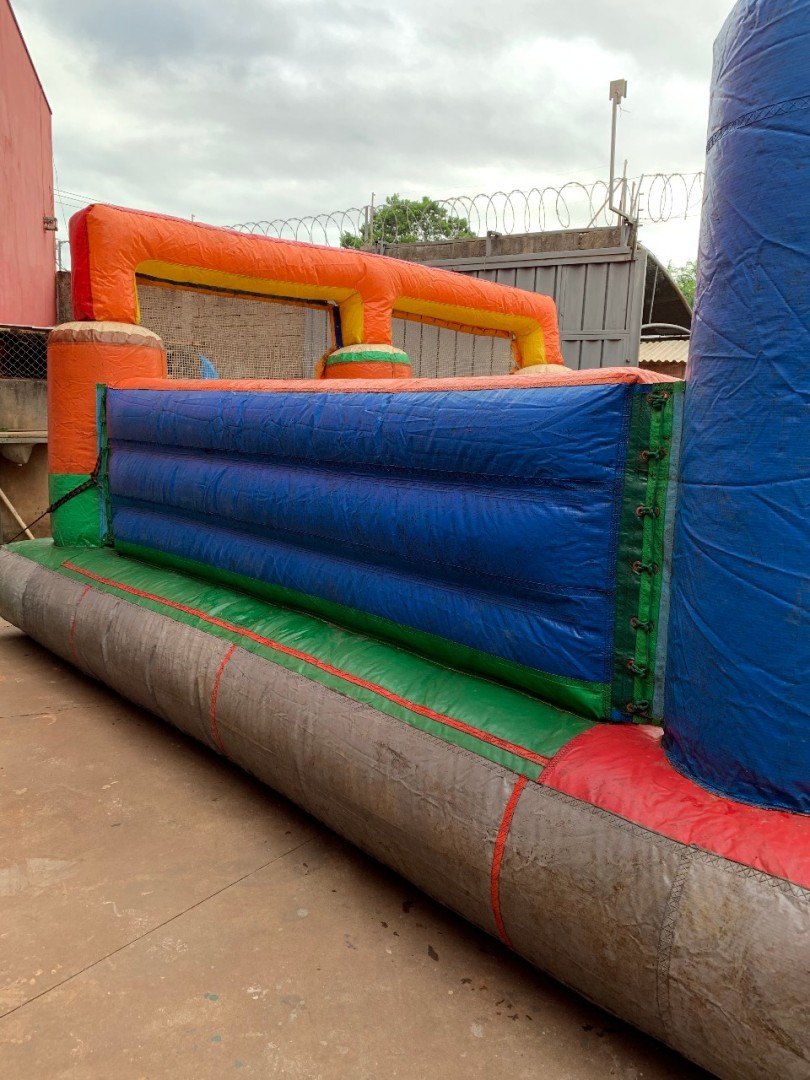 Brinquedo inflável antes da reforma da JC Lonas Brinquedo inflável antes da reforma da JC Lonas